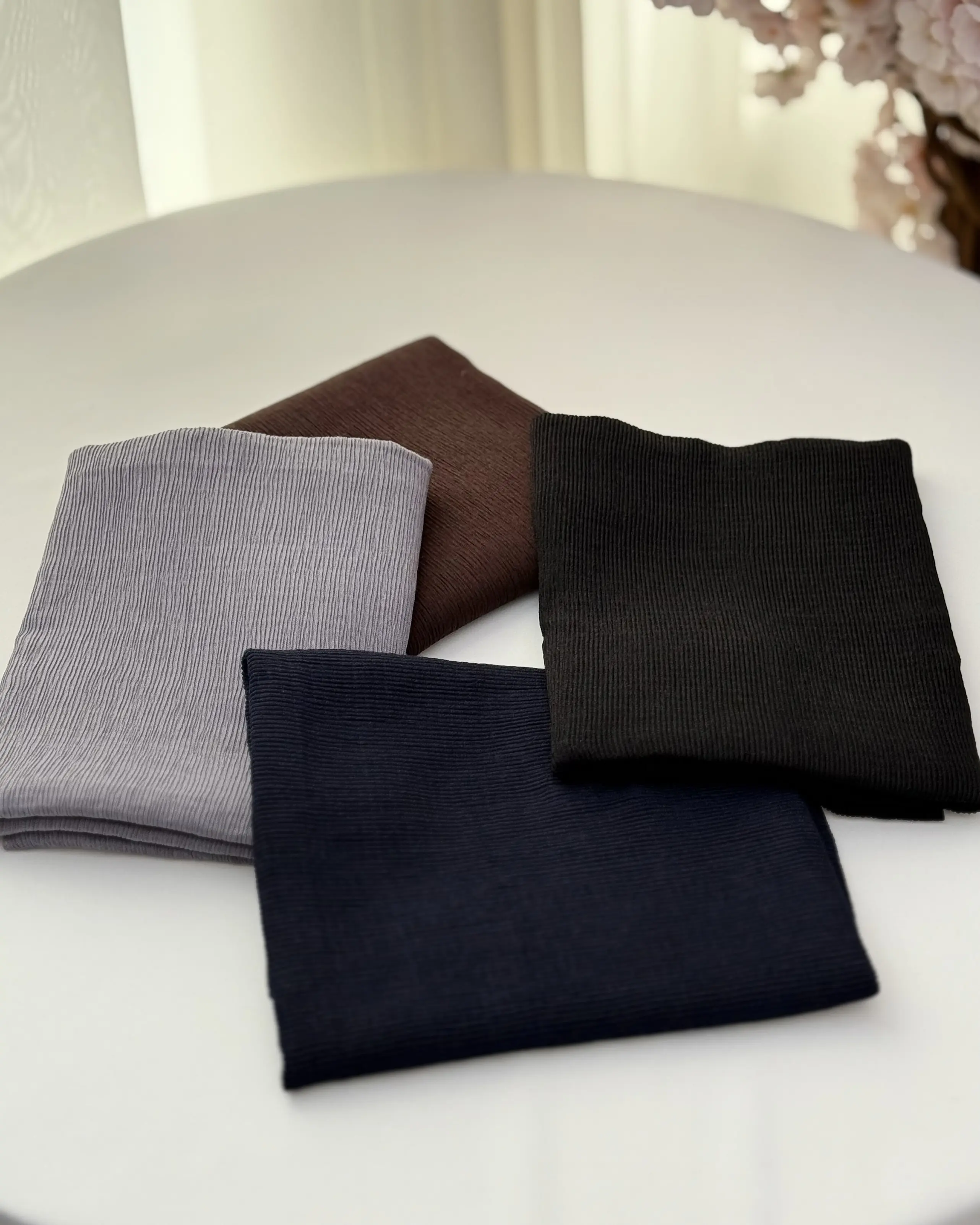 شال زنانه پلیسه نخی دور دوخت